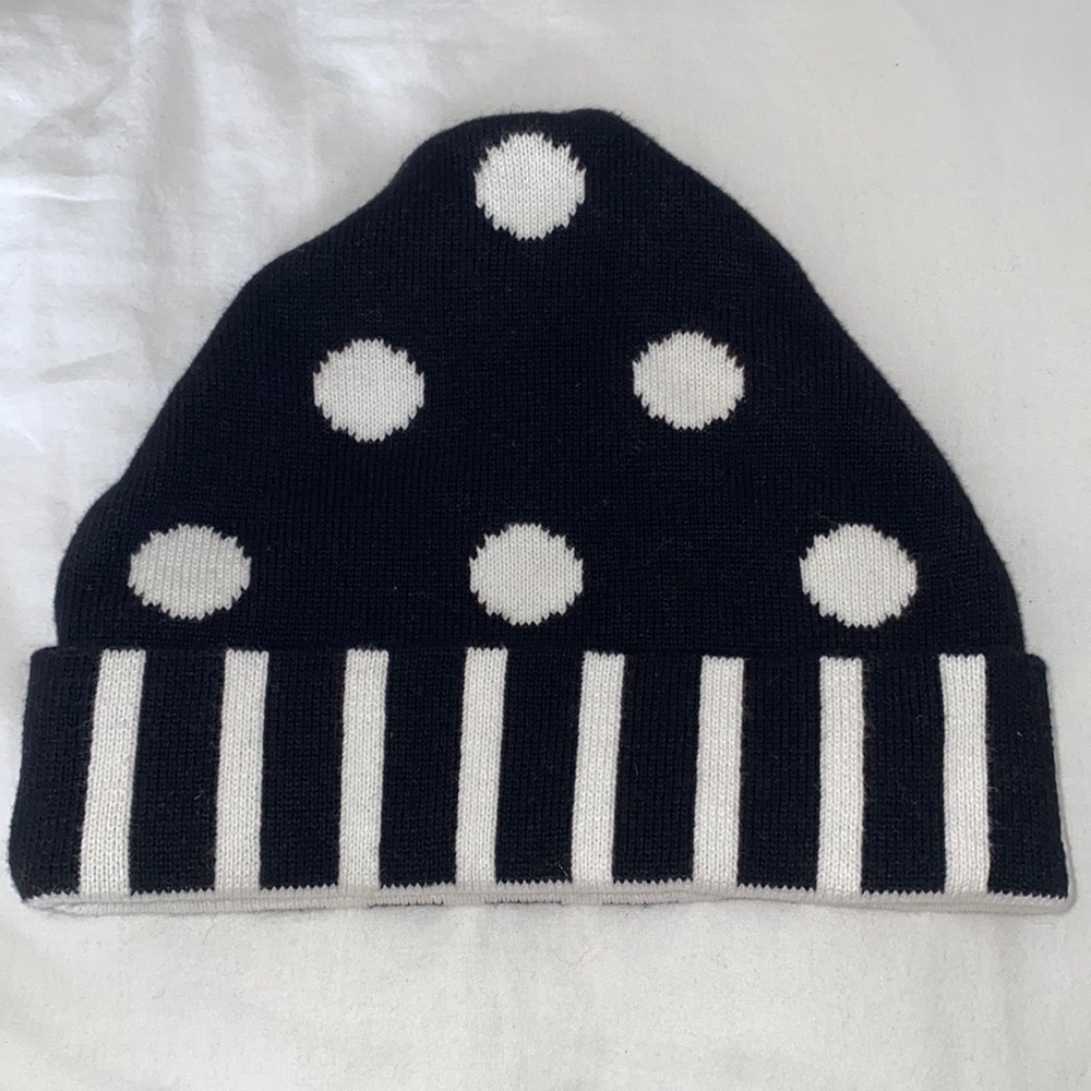même. Dot knit beanie